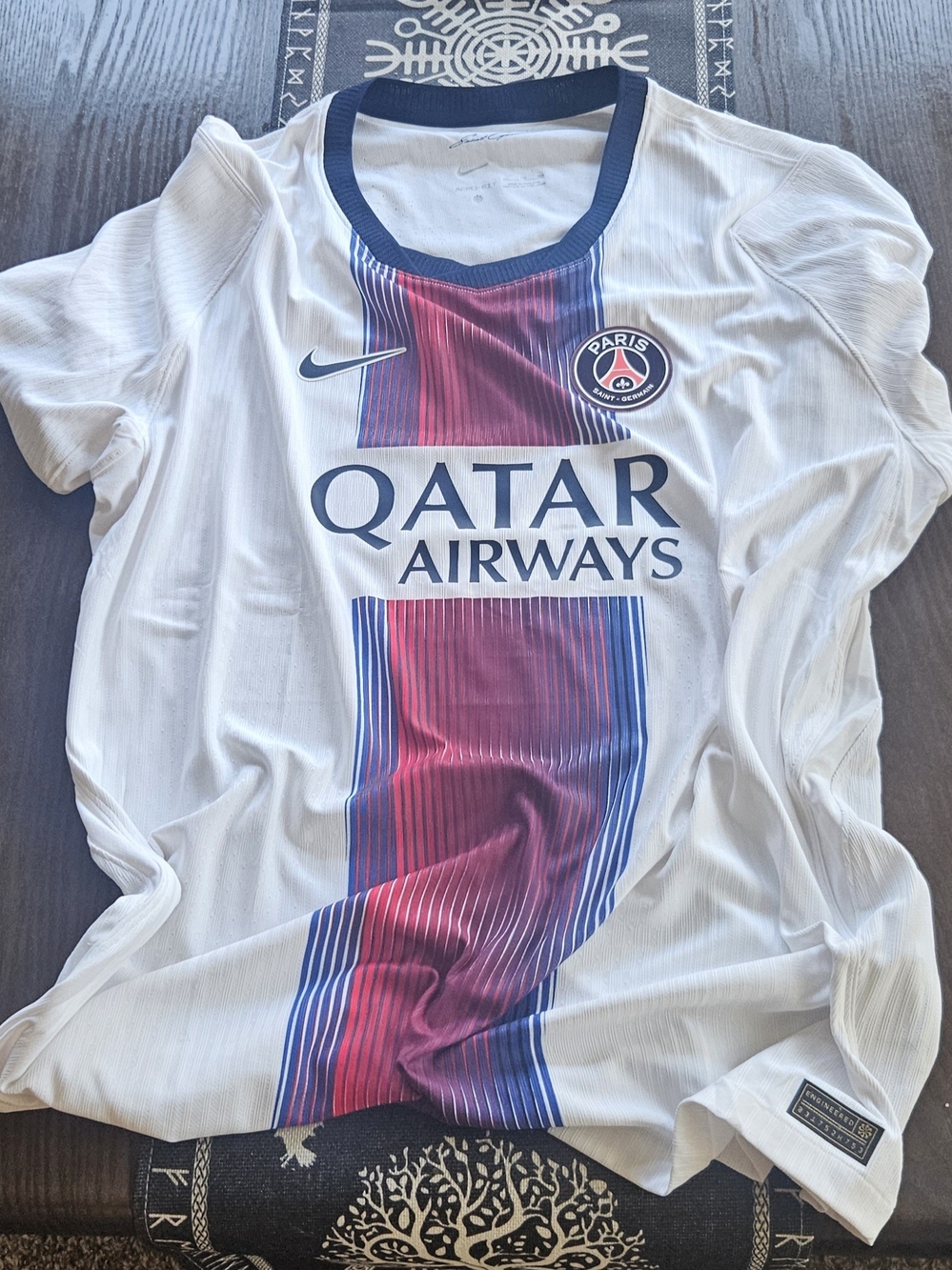 Nike Kids White PSG Away Style Jersey with Red & Blue Stripe